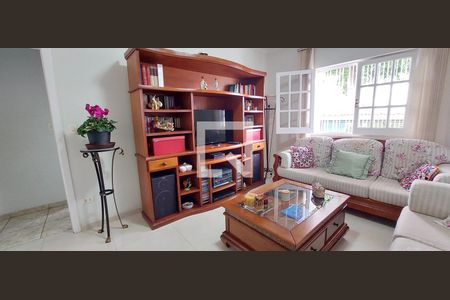 Sala de Estar de casa para alugar com 3 quartos, 164m² em Vila Pires, Santo André