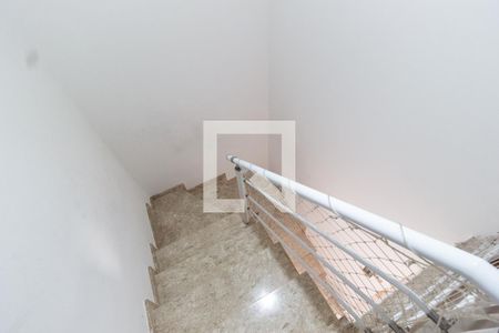 Casa de condomínio à venda com 80m², 2 quartos e 2 vagas Casa de condomínio à venda com 80m², 2 quartos e 2 vagasEscada