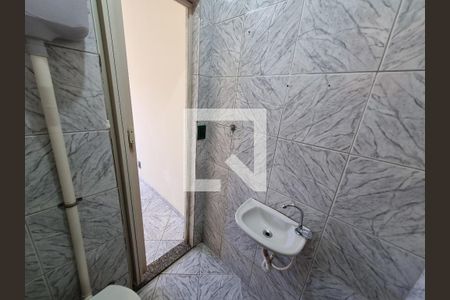 Banheiro de kitnet/studio para alugar com 1 quarto, 26m² em Engenho de Dentro, Rio de Janeiro