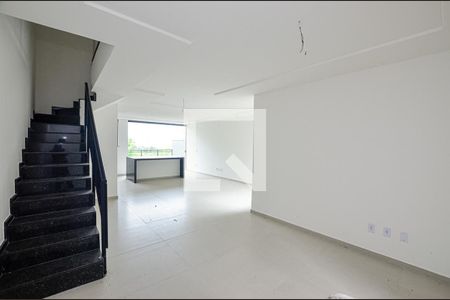 Sala de casa de condomínio à venda com 3 quartos, 170m² em Itaipu, Niterói