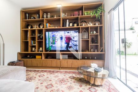 Sala de TV de casa à venda com 5 quartos, 380m² em Alphaville, Santana de Parnaíba