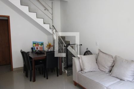 Sala de casa de condomínio à venda com 2 quartos, 70m² em Cordovil, Rio de Janeiro