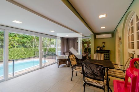 Sala de casa à venda com 3 quartos, 263m² em Teresópolis, Porto Alegre