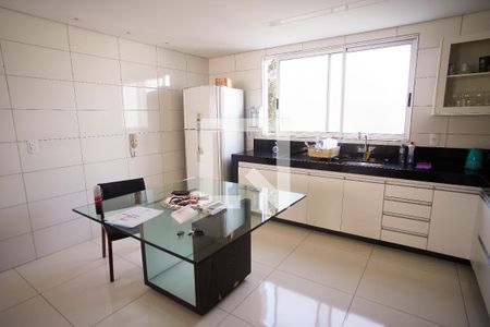 Cozinha  de apartamento à venda com 3 quartos, 240m² em Itapoã, Belo Horizonte