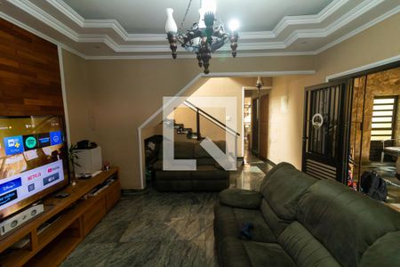 Sala de TV de casa para alugar com 4 quartos, 350m² em Vila Zeferina, Itaquaquecetuba