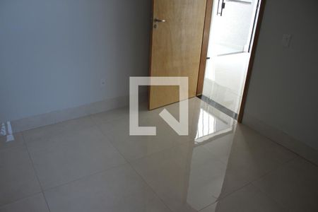 Quarto 2 de casa para alugar com 3 quartos, 85m² em Residencial Recanto do Bosque, Goiânia