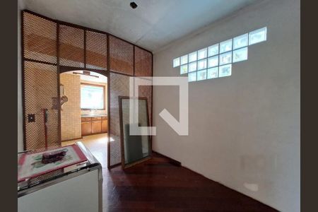 Casa à venda com 3 quartos, 217m² em Petrópolis, Porto Alegre