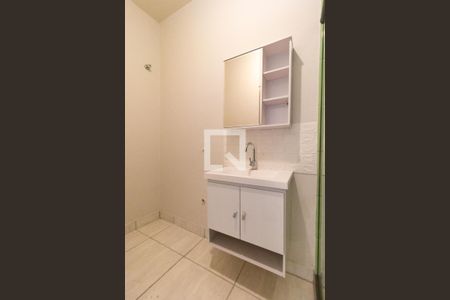 Banheiro de kitnet/studio para alugar com 1 quarto, 34m² em Centro, Campinas