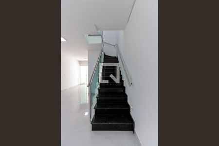 Escada de casa à venda com 3 quartos, 144m² em Jardim Brasil (zona Norte), São Paulo