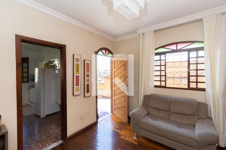 Sala de casa à venda com 4 quartos, 130m² em Bairro da Glória, Contagem