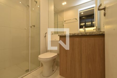 Banheiro de kitnet/studio para alugar com 1 quarto, 27m² em República, São Paulo