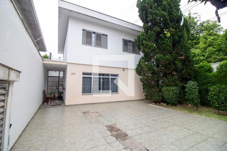 Casa à venda com 157m², 3 quartos e 3 vagas Casa à venda com 157m², 3 quartos e 3 vagasGaragem