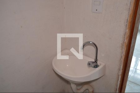 Lavabo de casa para alugar com 1 quarto, 60m² em Jardim Santa Teresinha, São Paulo