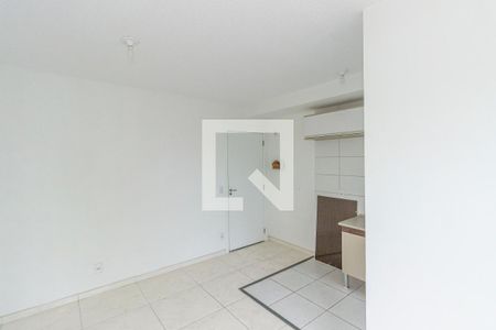 Sala de apartamento para alugar com 2 quartos, 50m² em Parada de Lucas, Rio de Janeiro