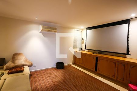 Sala de TV de apartamento à venda com 4 quartos, 227m² em Vila Andrade, São Paulo