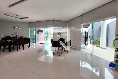 Sala de casa de condomínio à venda com 5 quartos, 530m² em Charitas, Niterói