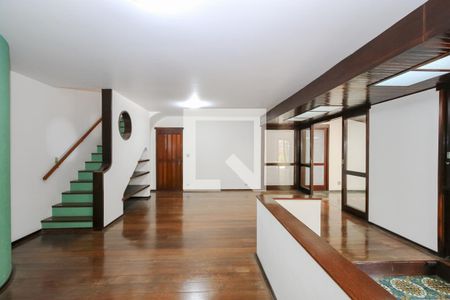 Sala de casa à venda com 4 quartos, 337m² em Chácara Santo Antônio, São Paulo