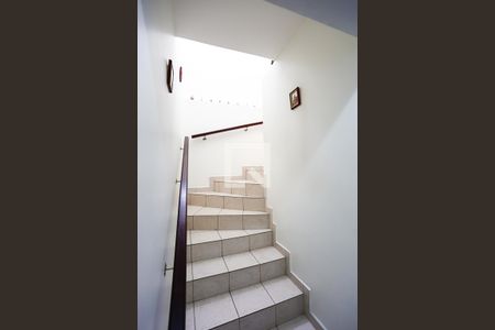 Escada de casa à venda com 2 quartos, 110m² em Chácara Agrindus, Taboão da Serra