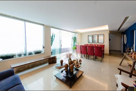 Sala de casa à venda com 3 quartos, 267m² em Álvaro Camargos, Belo Horizonte