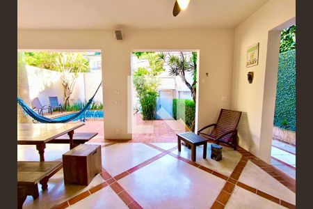 Sala vista  de casa à venda com 4 quartos, 400m² em Gávea, Rio de Janeiro