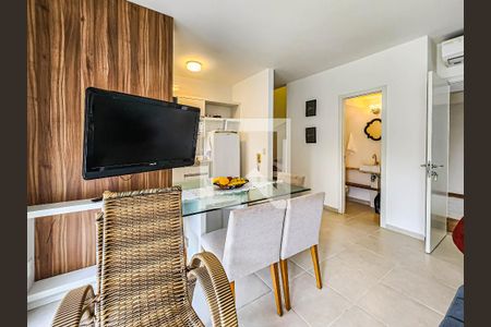 Sala de apartamento para alugar com 2 quartos, 80m² em Parque da Enseada, Guarujá