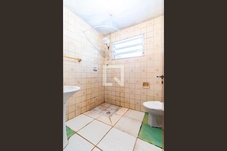 Banheiro de casa para alugar com 1 quarto, 64m² em Jardim Lallo, São Paulo