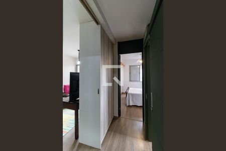 Corredor de apartamento à venda com 2 quartos, 49m² em Vila Gumercindo, São Paulo