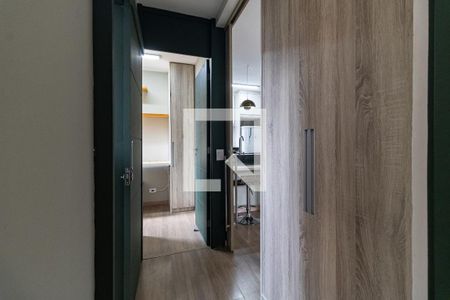 Corredor de apartamento à venda com 2 quartos, 49m² em Vila Gumercindo, São Paulo