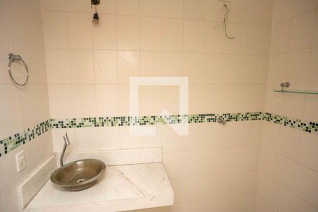 Casa à venda com 140m², 3 quartos e 2 vagas Casa à venda com 140m², 3 quartos e 2 vagasBanheiro da Suíte