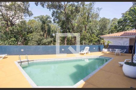 Casa à venda com 140m², 3 quartos e 2 vagas Casa à venda com 140m², 3 quartos e 2 vagasPiscina