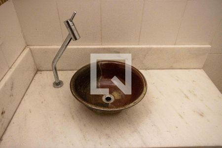 Casa à venda com 140m², 3 quartos e 2 vagas Casa à venda com 140m², 3 quartos e 2 vagasBanheiro Social