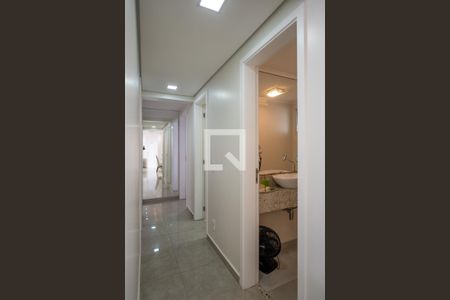 Corredor de apartamento à venda com 3 quartos, 103m² em Vila Brasílio Machado, São Paulo