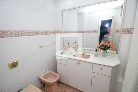 Banheiro da Suíte de apartamento à venda com 5 quartos, 217m² em Flamengo, Rio de Janeiro