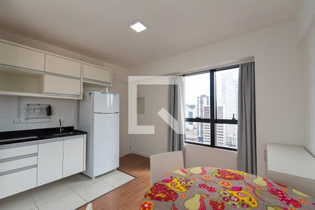 Sala de kitnet/studio para alugar com 1 quarto, 20m² em Centro, Curitiba