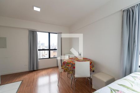 Sala de kitnet/studio para alugar com 1 quarto, 20m² em Centro, Curitiba