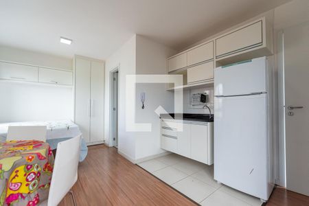 Sala de kitnet/studio para alugar com 1 quarto, 20m² em Centro, Curitiba