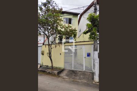 Casa à venda com 70m², 2 quartos e 1 vaga Casa à venda com 70m², 2 quartos e 1 vagaFachada