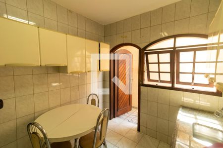 Casa à venda com 175m², 3 quartos e 2 vagas Casa à venda com 175m², 3 quartos e 2 vagasCopa