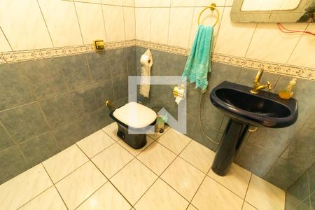 Casa à venda com 175m², 3 quartos e 2 vagas Casa à venda com 175m², 3 quartos e 2 vagasBanheiro