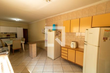 Casa à venda com 175m², 3 quartos e 2 vagas Casa à venda com 175m², 3 quartos e 2 vagasCozinha