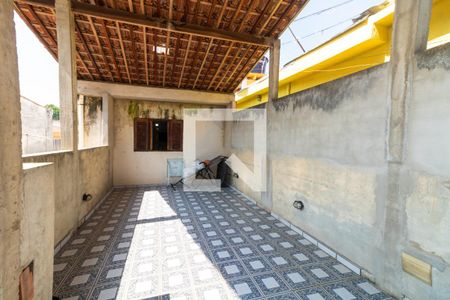 Casa à venda com 175m², 3 quartos e 2 vagas Casa à venda com 175m², 3 quartos e 2 vagasTerraço