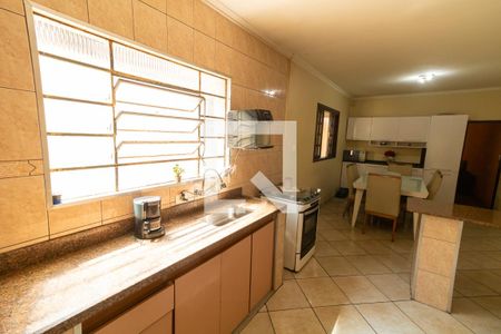Casa à venda com 175m², 3 quartos e 2 vagas Casa à venda com 175m², 3 quartos e 2 vagasCozinha