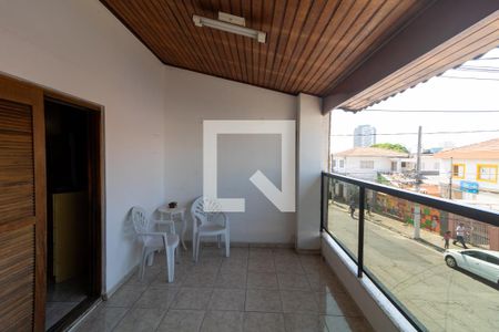 Casa à venda com 175m², 3 quartos e 2 vagas Casa à venda com 175m², 3 quartos e 2 vagasVaranda