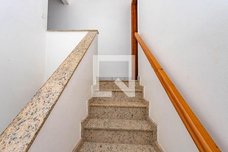 Escada  de casa para alugar com 2 quartos, 138m² em Centro, Diadema