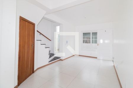 Sala de casa de condomínio para alugar com 2 quartos, 89m² em Centro, Canoas
