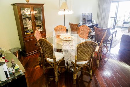 Apartamento à venda com 196m², 3 quartos e 2 vagas Apartamento à venda com 196m², 3 quartos e 2 vagasSala - Sala de Estar - Sala de Jantar