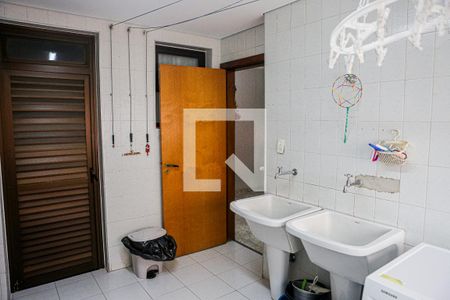 Apartamento à venda com 196m², 3 quartos e 2 vagas Apartamento à venda com 196m², 3 quartos e 2 vagasÁrea de Serviço