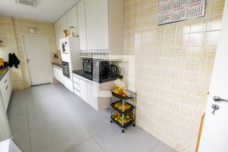 Apartamento à venda com 211m², 4 quartos e 3 vagas Apartamento à venda com 211m², 4 quartos e 3 vagasCozinha - Armários