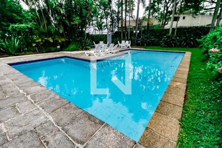 Apartamento à venda com 211m², 4 quartos e 3 vagas Apartamento à venda com 211m², 4 quartos e 3 vagasÁrea comum - Piscina