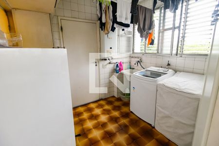 Apartamento à venda com 211m², 4 quartos e 3 vagas Apartamento à venda com 211m², 4 quartos e 3 vagasDetalhe da area de serviço